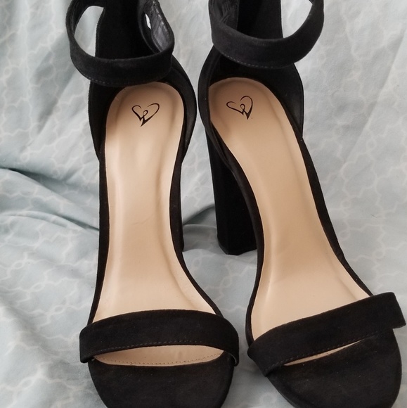 Windsor Shoes - Black strappy suede heels size 9